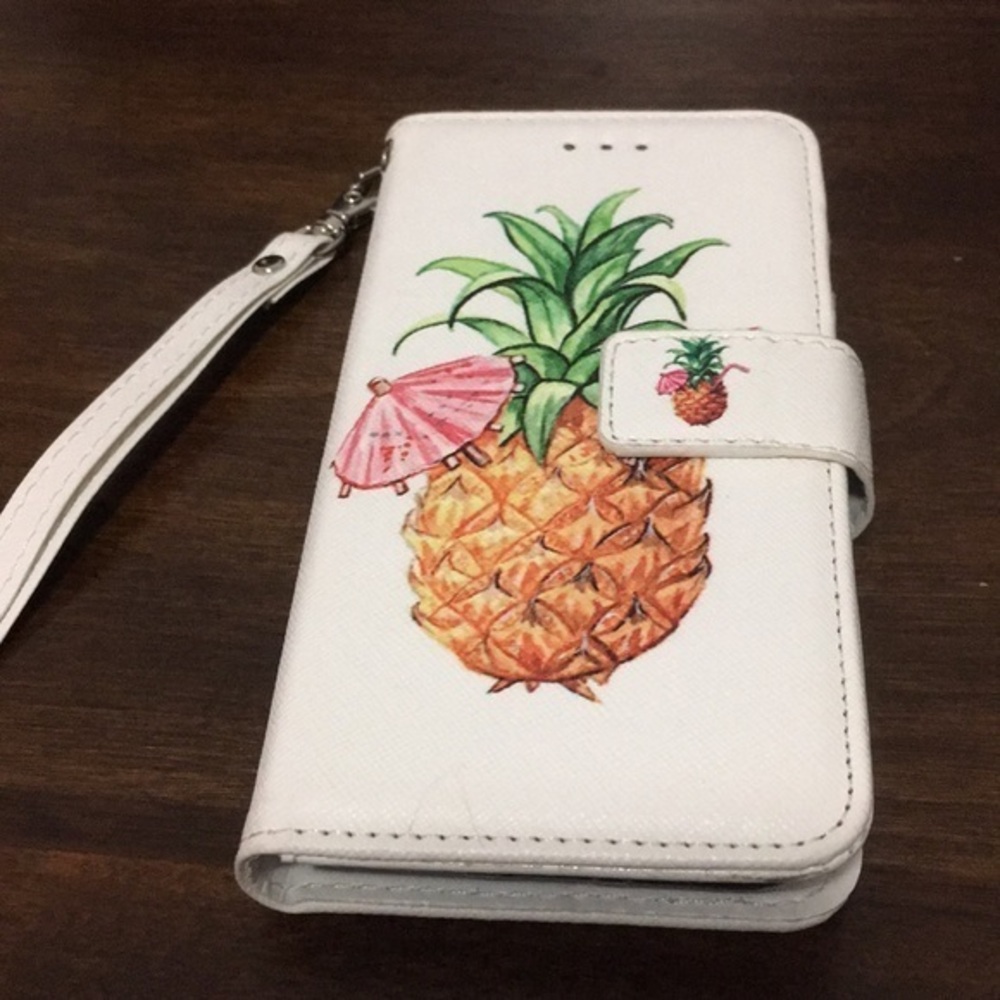 White Pineapple iPhone 7 Case. New Without Tags.